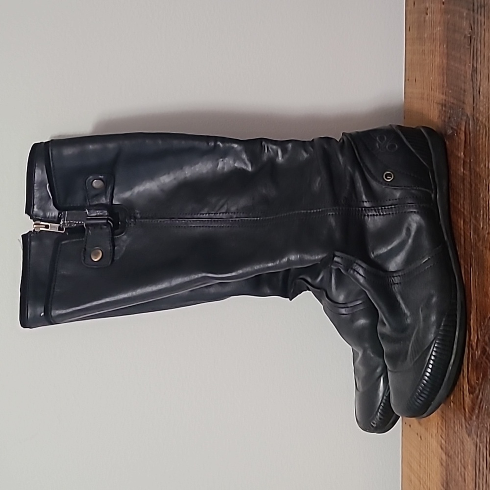 Used OTBT Boots Size 8